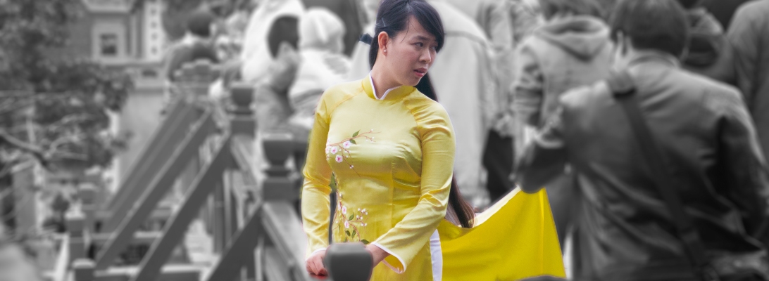 Woman_In_Yellow_Blur